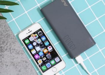 Có nên sạc pin iPhone bằng sạc dự phòng?