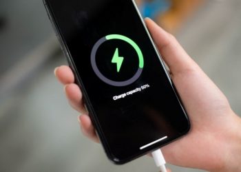 Có nên sạc iPhone khi chưa hết pin?